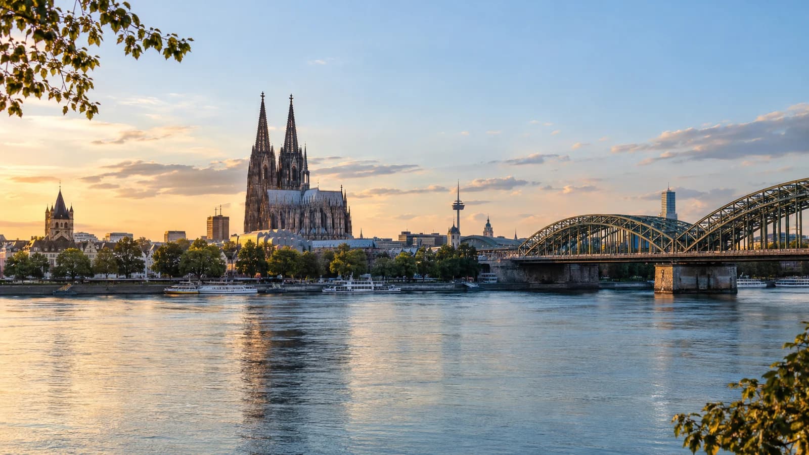 Generiertes Köln-Motiv mit Rhein und Kölner Dom.